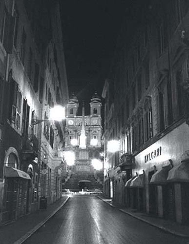 Via dei Condotti di notte
